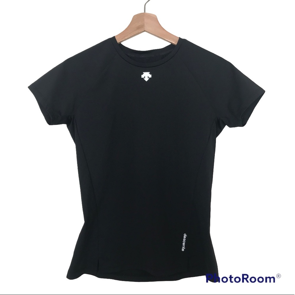 Descente Black Stretchy Athletic Short Sleeve Top